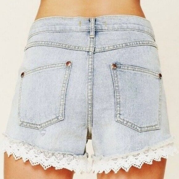 Free People Lace Trim Denim Jean Shorts Size 24 Bohemian Blue Boho Daisy Hippie - Picture 12 of 12